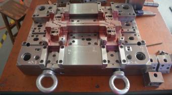 在產(chǎn)品定制開模之初選擇模具制造商時需要注意哪些問題？